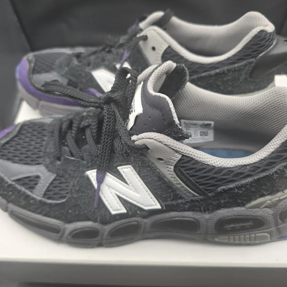 New Balance Gray and Black Sneakers‎ with Blue Highlights